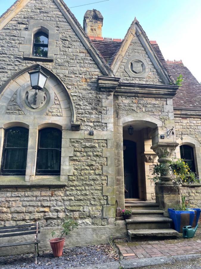 South Lodge House Dormansland Exterior photo