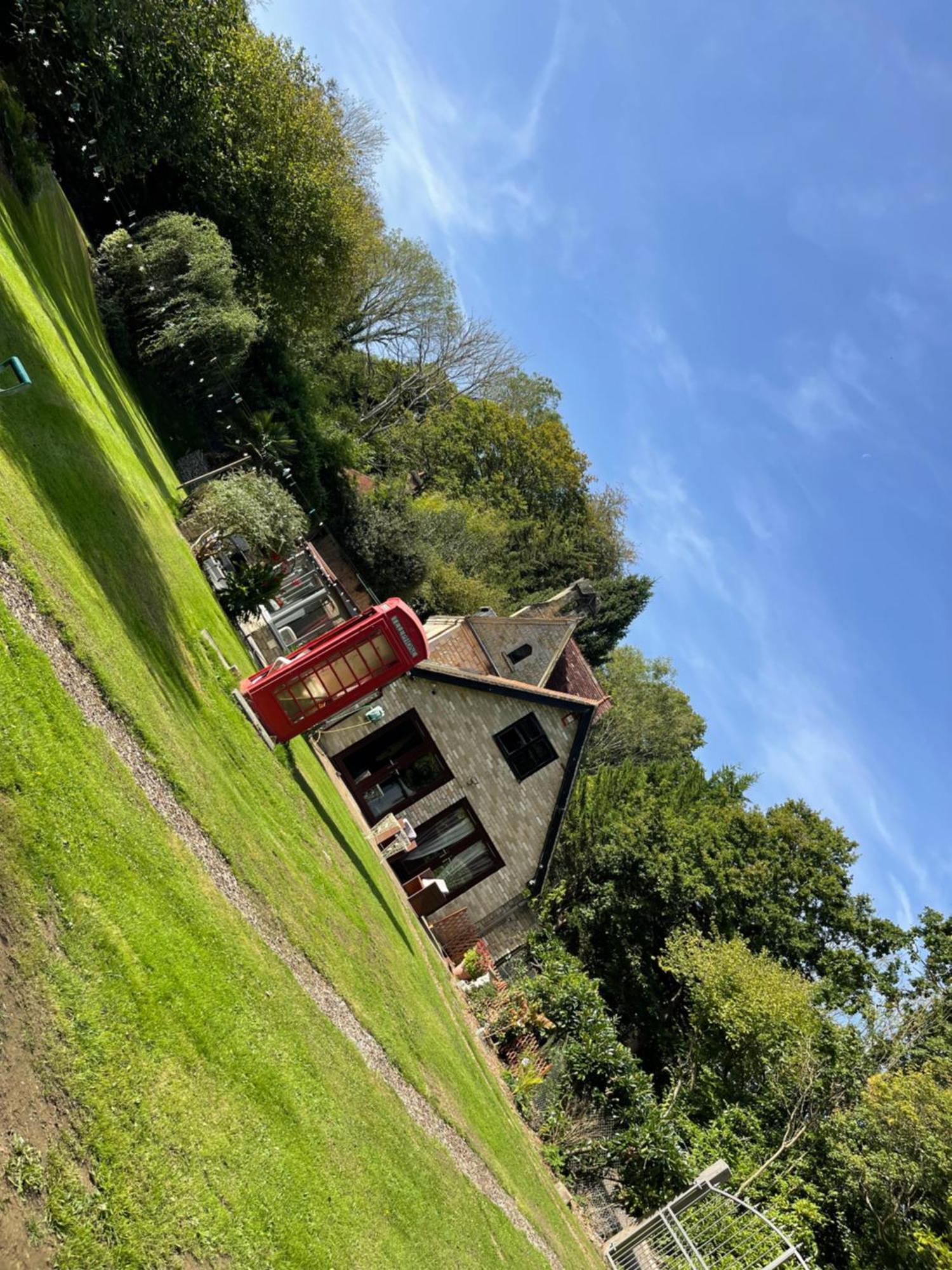 South Lodge House Dormansland Exterior photo